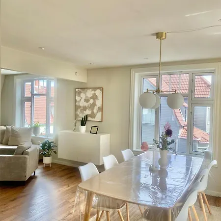 Daire And Beautiful Sleeps 6 - 3 Bedrooms-