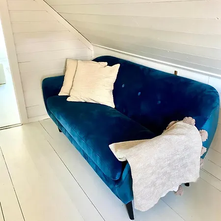 And Beautiful Sleeps 6 - 3 Bedrooms-