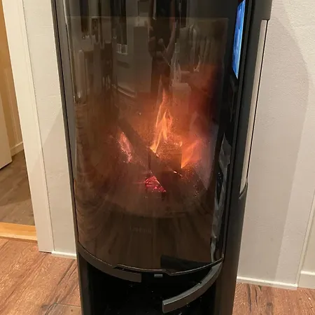 And Beautiful Sleeps 6 - 3 Bedrooms- *