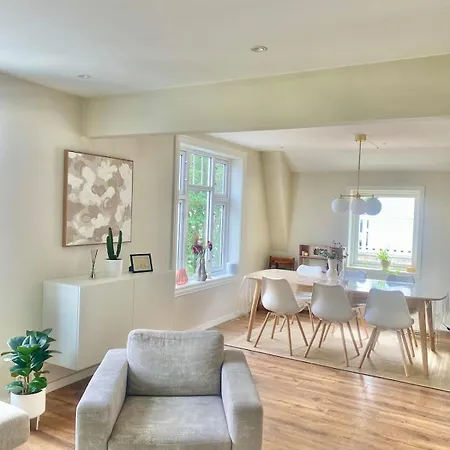 Daire And Beautiful Sleeps 6 - 3 Bedrooms-