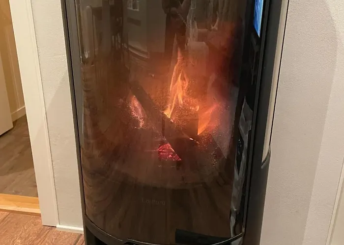 And Beautiful Sleeps 6 - 3 Bedrooms- *